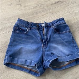 Bull head mom short